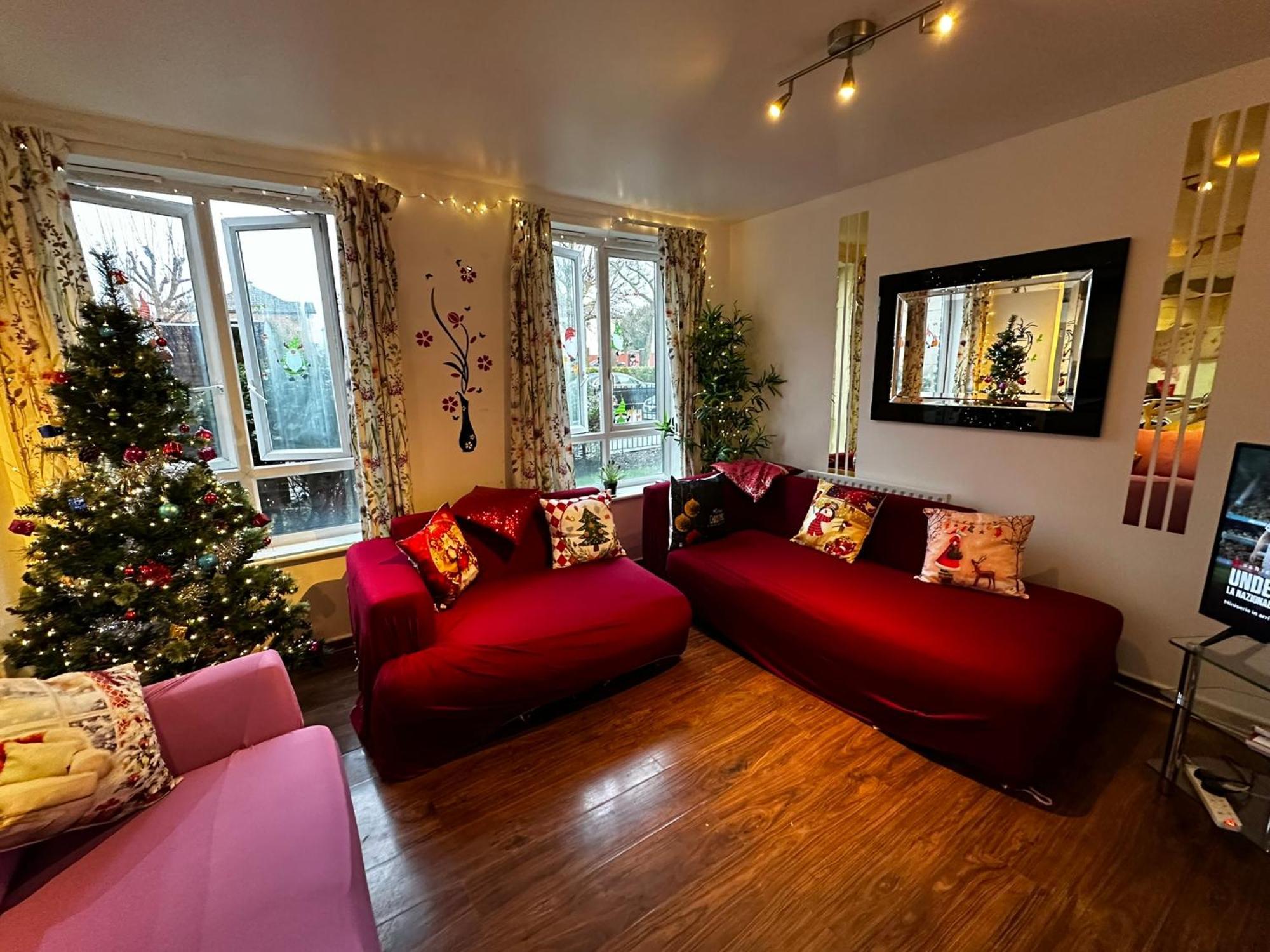 London Central Apartment: 2-Bed Oasis with Rapid Transit Access Exterior photo